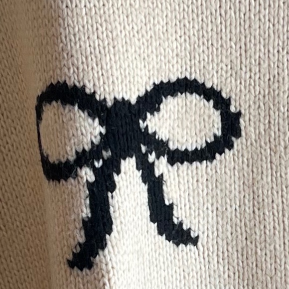 Callahan Bellamy Chunky Knit Oversized Pullover Sweater in Creme Bow, Med - NWT - Picture 4 of 7